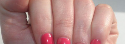 Мои ногти одеты в ORLY Rock-On Red 40252