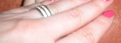 Мои ногти одеты в ORLY Rock-On Red 40252