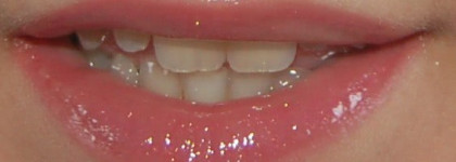 Нейтральная яркость от YSL Golden Gloss №03 Gold Pink