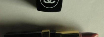 Я опять искала яркую помаду (ой, самой смешно от этих слов) - Chanel Rouge Coco оттенок 05 — «Mademoiselle»