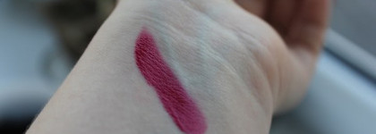 Жидкая помада-лак Shiseido Lacquer Rouge Disco RS404 – ярко-розовый