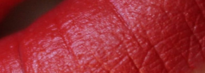 Матовая красная помада Revlon Matte Lipstick в оттенке Really Red