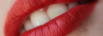 Матовая красная помада Revlon Matte Lipstick в оттенке Really Red