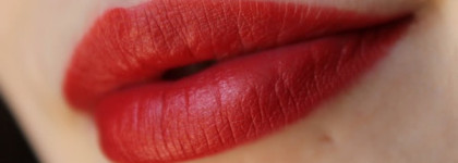 Матовая красная помада Revlon Matte Lipstick в оттенке Really Red