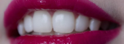 Устойчивый лаковый блеск для губ Catrice Wet Shine Stain Lip Lacquer в оттенке 03 Fatal