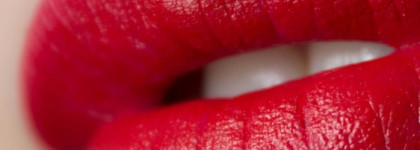 NYX Matte lipstick в оттенке Mls10 Perfect Red