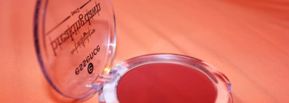 Любимые румяна Essence «Breaking dawn — part 2» blush #01 Renesmee Red