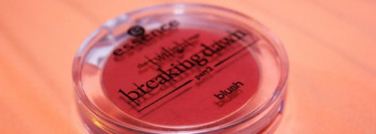 Любимые румяна Essence «Breaking dawn — part 2» blush #01 Renesmee Red