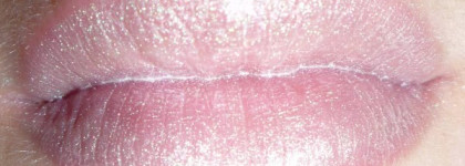 Мои блески для губ - часть 5 (незапланированная). Зеленоватые невидимки Essence и Eveline