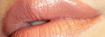 Guerlain Rouge G de Guerlain (01) и  Кремовая губная помада MAC Lipstick Kinda Sexy (А20)