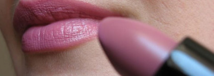 Первый поцелуй с  Calvin Klein Delicious Luxury Creme Lipstick, 104 first kiss