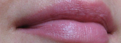 Дешево и сердито, но очень мило: помада Essence All About Cupcake 53