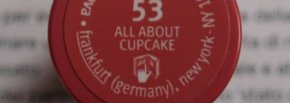 Дешево и сердито, но очень мило: помада Essence All About Cupcake 53