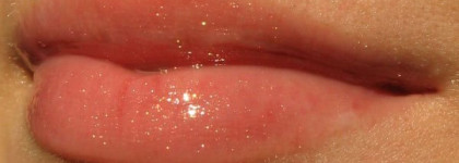 Блеск для губ Chanel Levres Scintillantes Glossimer 146 "coral love"