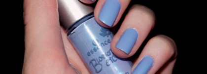 Ногти цвета незабудки или Essence Blossoms etc. nail polish, 05 Forget me not