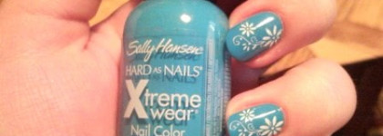 Мой первый небесно-синий Hard As Nails Xtreme Wear от Sally Hansen цвет 04 "Blue me away!"(добавлены свотчи на коротких ногтях)