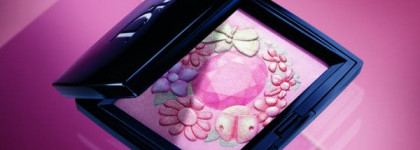 Christian  Dior Flower Blossom Poudres Florales Illuminatrices Visage - компактная пудра