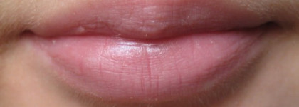 Мой выбор сегодня Sisley-Phyto Lip Eclat Lip Gloss - #6 Candy - Фитоблеск для губ «Сияние» с эффектом бальзама и Givenchy Gloss Intredit Ultra-shiny plumping effect №03 Coral Frenzy