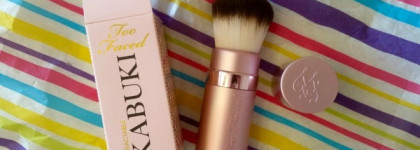 Retractable Kabuki Brush от Too faced