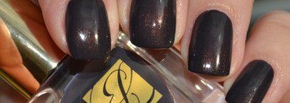 Раскаленная Лава добралась и до меня (лак для ногтей Estee Lauder Molten Lava)