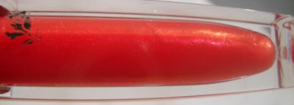 2  цветочка на моих губах - Lancome Fever Gloss Sensual Vibrant Lipshine №142- Red Red Rose и №336- Furious In Fushia