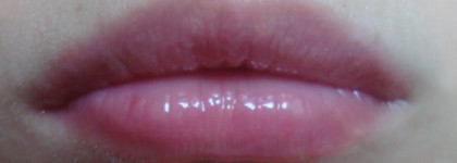 2  цветочка на моих губах - Lancome Fever Gloss Sensual Vibrant Lipshine №142- Red Red Rose и №336- Furious In Fushia