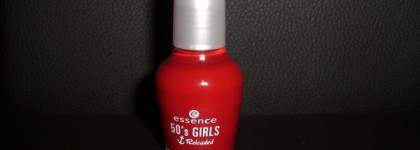 Бюджетный и яркий вариант с лаком Essence Back to the 50's