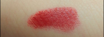 Essence Longlasting Lipstick 04 On the catwalk