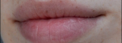 Осенняя ягода Catrice Infinite shine lip gloss 140 Berryland