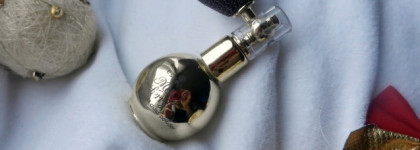 Сверкающее рождество с Essence Merry berry LE – Scented gold dust powder