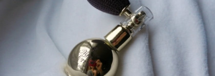 Сверкающее рождество с Essence Merry berry LE – Scented gold dust powder