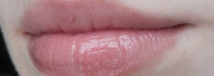 Универсальный нюд - блеск для губ Essence I Love Nude Xxxl Nude Lipgloss 06 Soft Almond