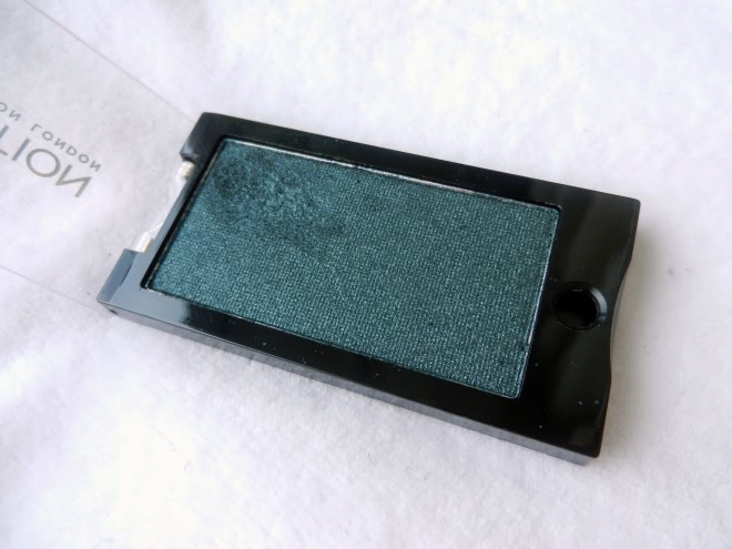 Райский изумруд - Make up Revolution Mono Eyeshadow Eden