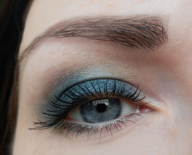 Райский изумруд - Make up Revolution Mono Eyeshadow Eden