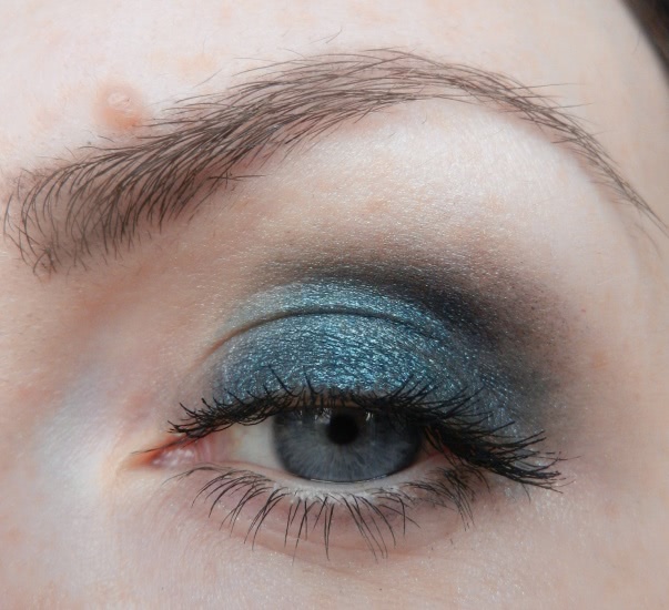 Райский изумруд - Make up Revolution Mono Eyeshadow Eden