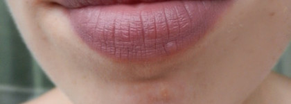 Во власти лилового - карандаш для губ Essence longlasting lipliner 07 plum cake
