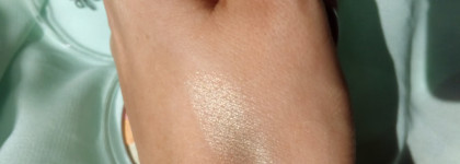 Волшебный рыбий хвост - Glow like a mermaid highlighter Essence