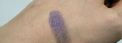 Праздничные тени Essence Melted Chrome eyeshadow 03 Рlatinum nights