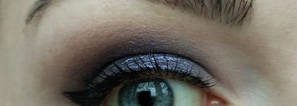 Праздничные тени Essence Melted Chrome eyeshadow 03 Рlatinum nights