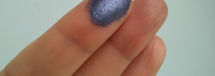 Праздничные тени Essence Melted Chrome eyeshadow 03 Рlatinum nights