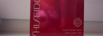 Зелень на глазах с тенями Shiseido luminizing satin eye color trio GR 305