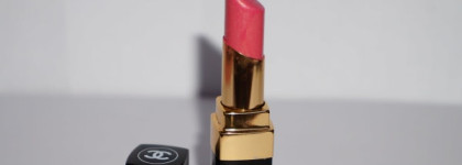 Совсем не зимняя нежность: Chanel Rouge Coco Shine Hydrating Sheer Lipshine #57 Aventure