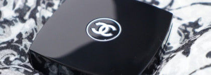 Chanel Camelia De Plumes Poudre Illuminatrice Highlighting Powder