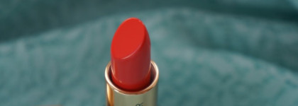 Идеальный летний коралл. Estée Lauder Pure Color Envy Sculpting Lipstick 320 Defiant Coral