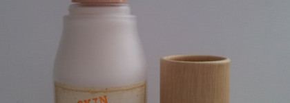 Хорошист и двоечник. Матирующая сыворотка Skinfood Peach Sake Pore Serum и увлажняющий крем Skinfood Facial Water Vita-C Cream