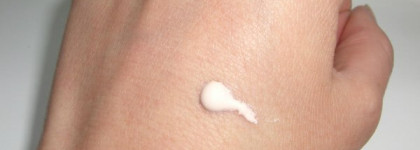 Тональная основа под макияж Yves Rocher Base Preparatrice Розовый 01