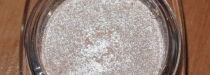 L'Oreal Color Infaillible Eyeshadows оттенок 01 "Млечный путь" и оттенок 13 "Вишневая звезда"