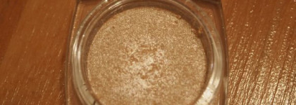 L'Oreal Color Infaillible Eyeshadows оттенок 01 "Млечный путь" и оттенок 13 "Вишневая звезда"