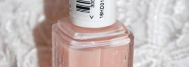 Пастельный маникюр с лаками Essie № 15 и Mavala Mava-White