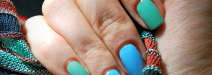 Лазурный двухцветный маникюр с Chanel № 551 и GR № 225